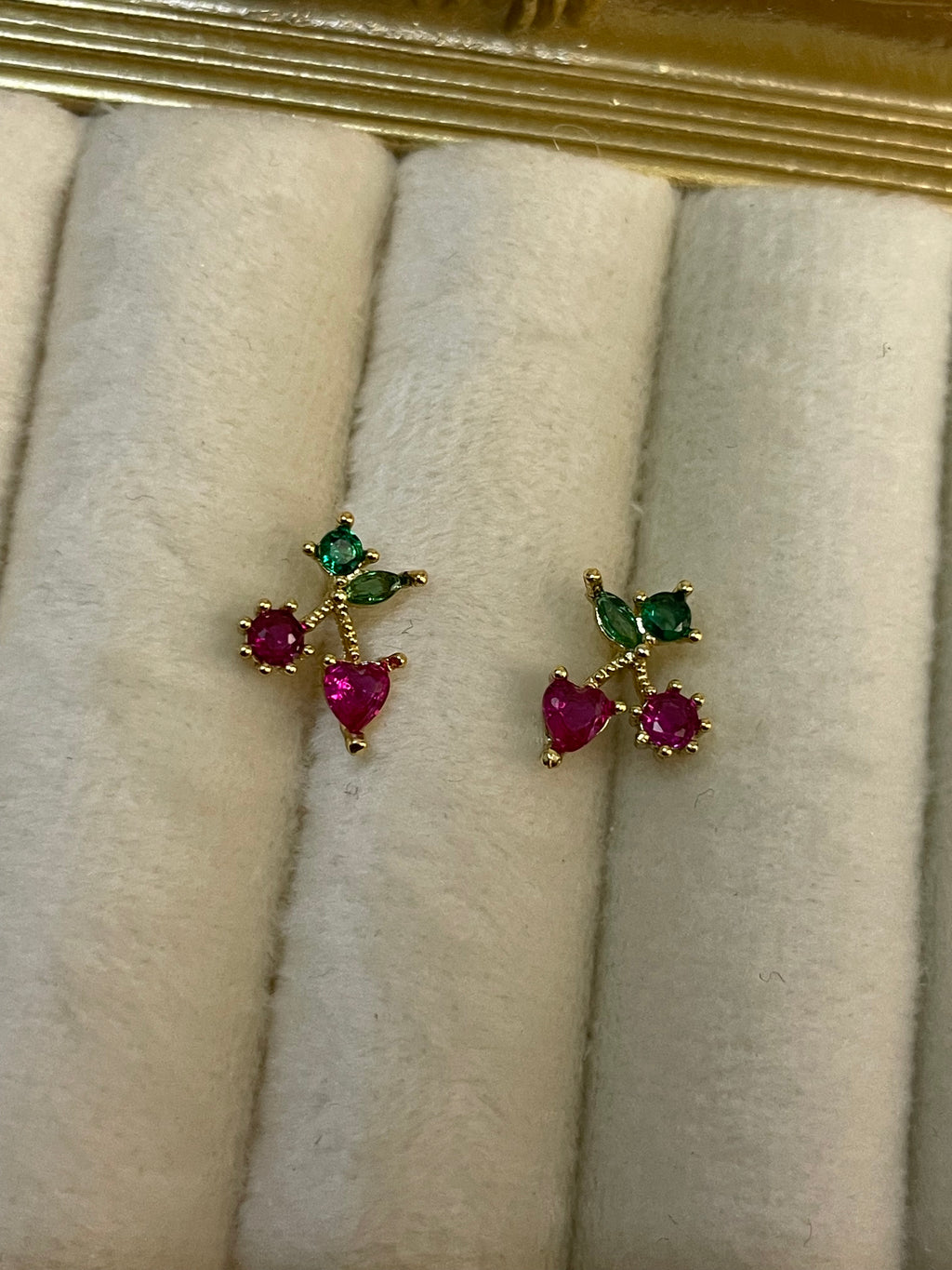 Cherry stud
