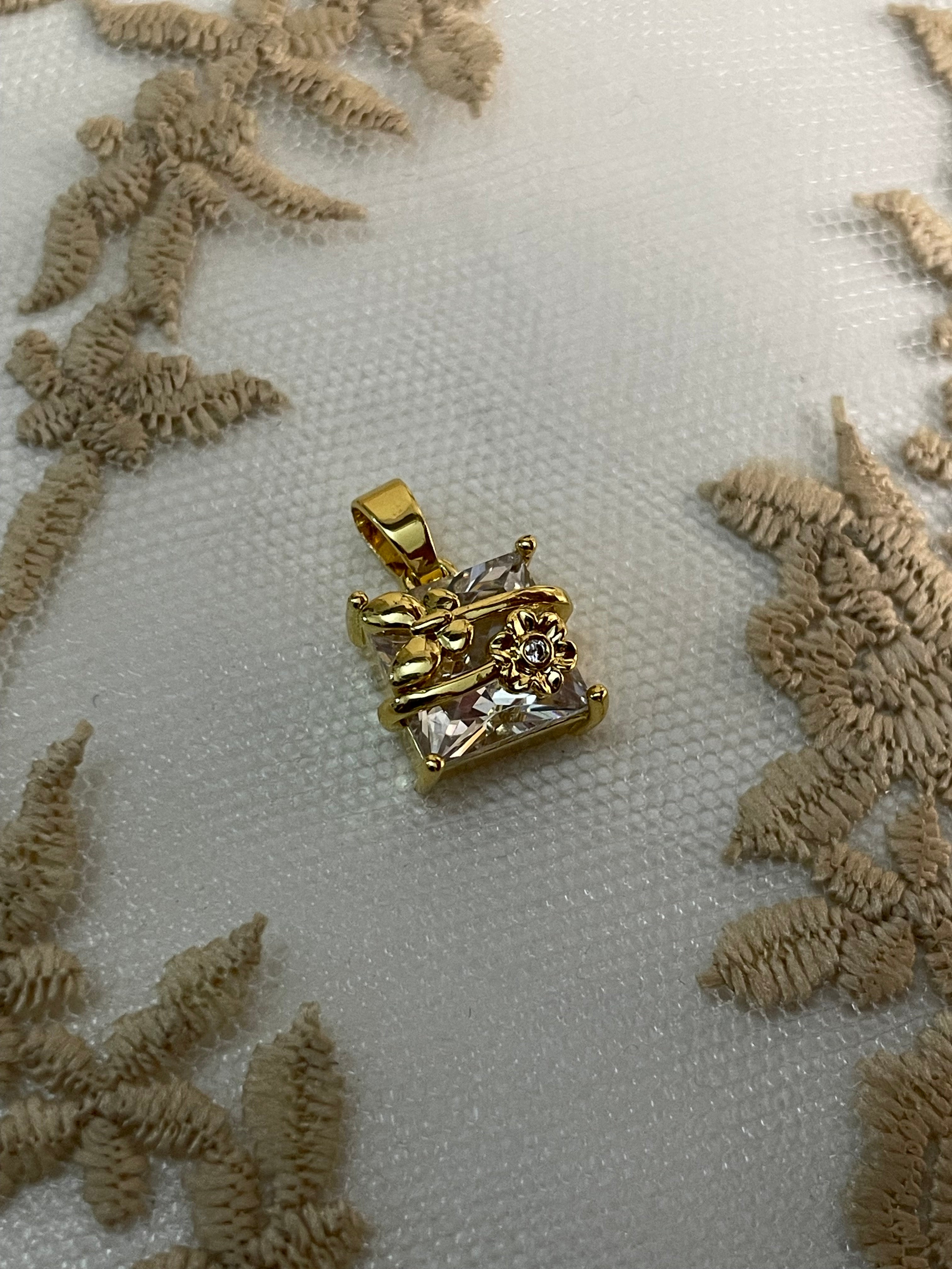 Pendant 38