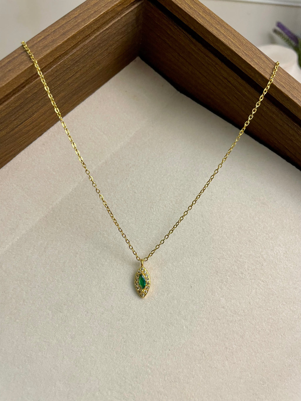 N48- Dainty