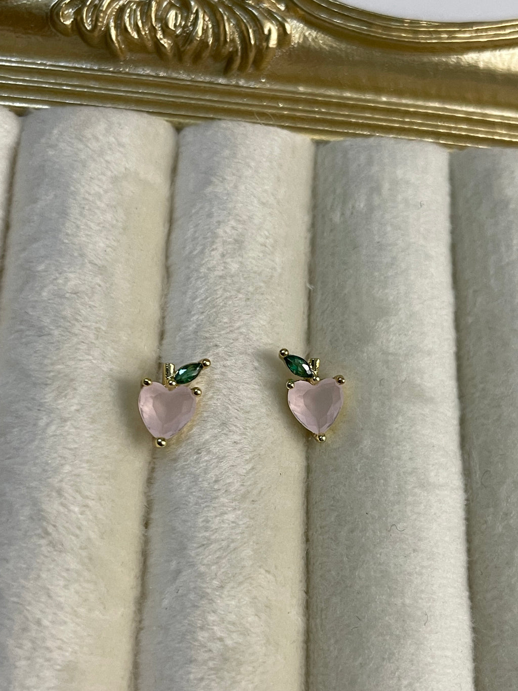 Peach stud