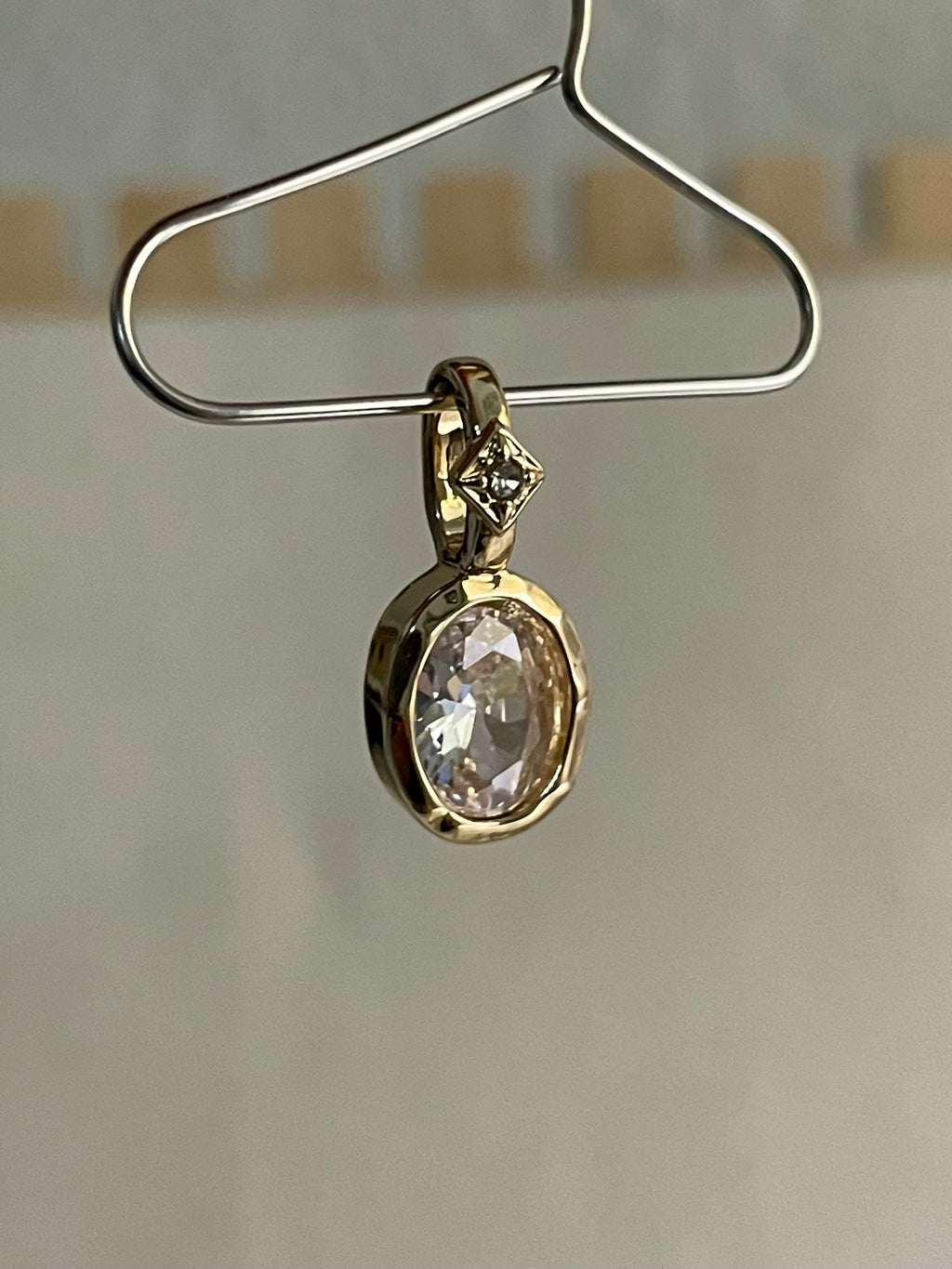 Pendant 44