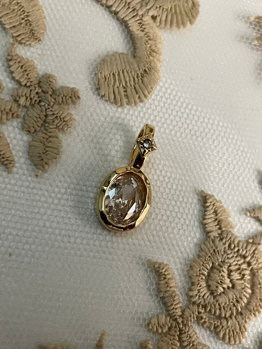 Pendant 44