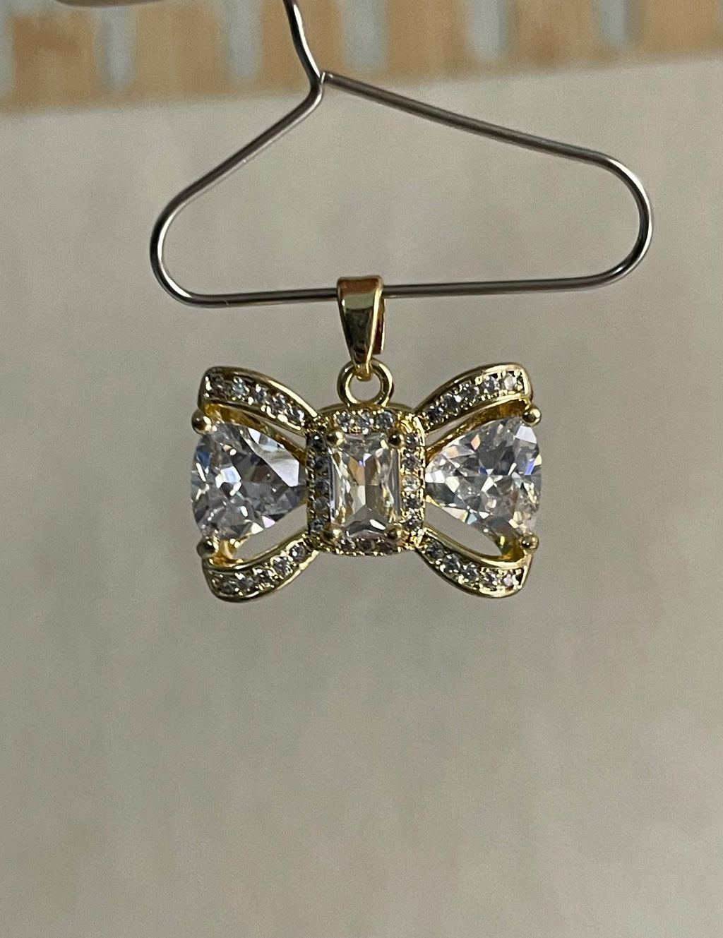 Pendant 12