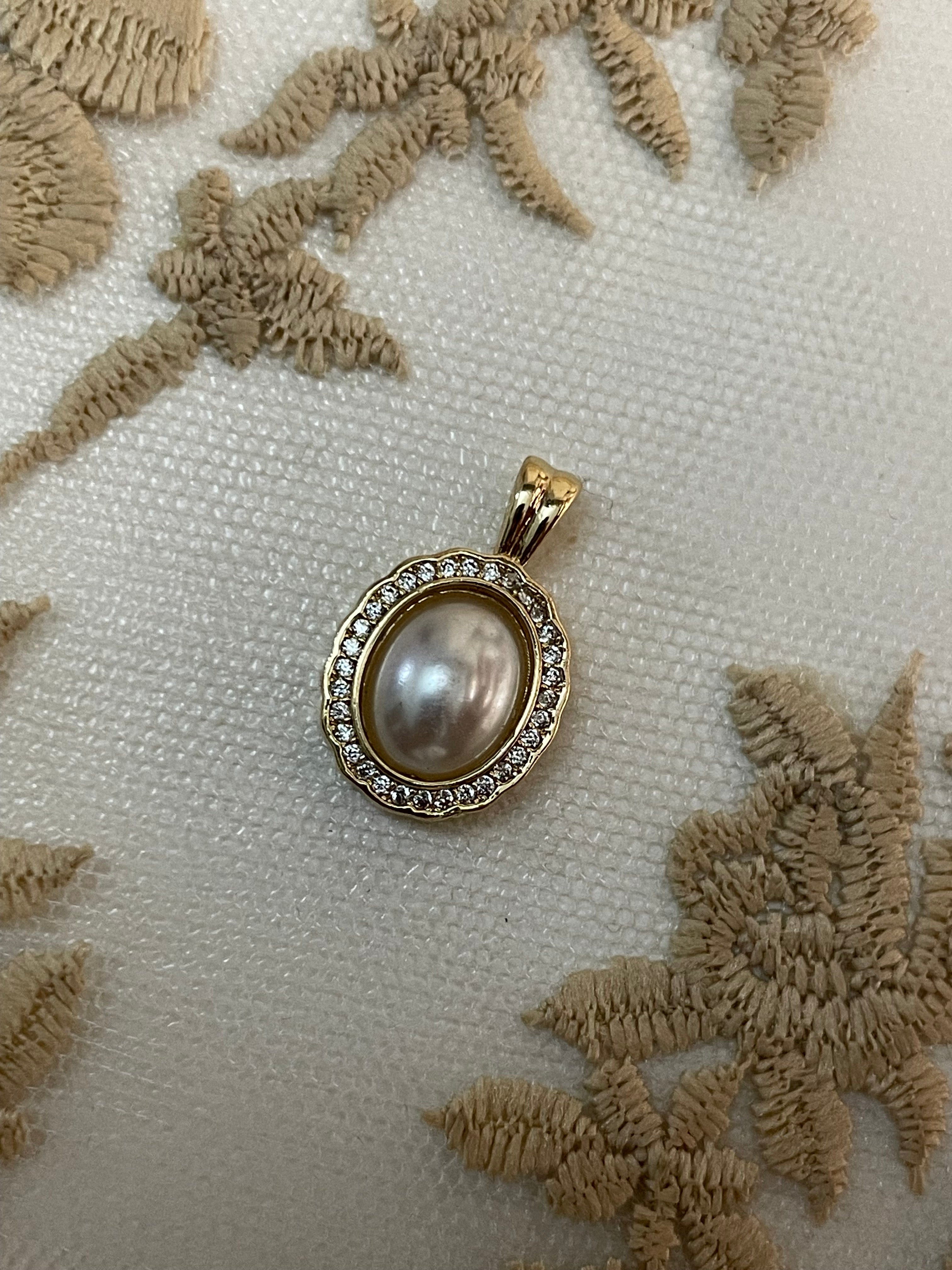 Pendant 10