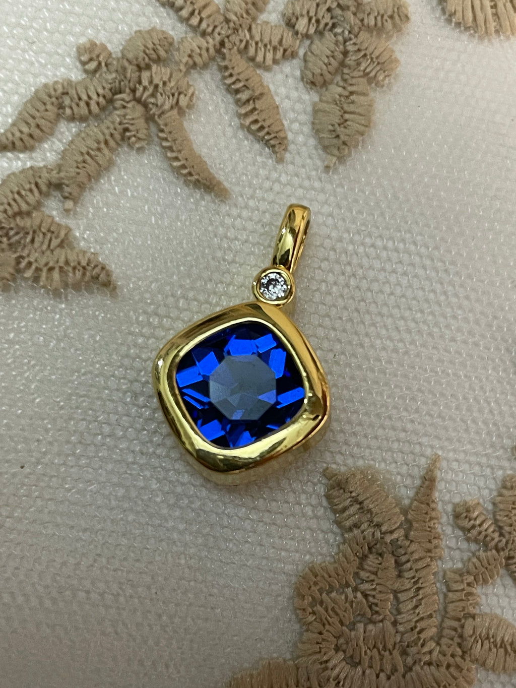 Chamber pendant 48