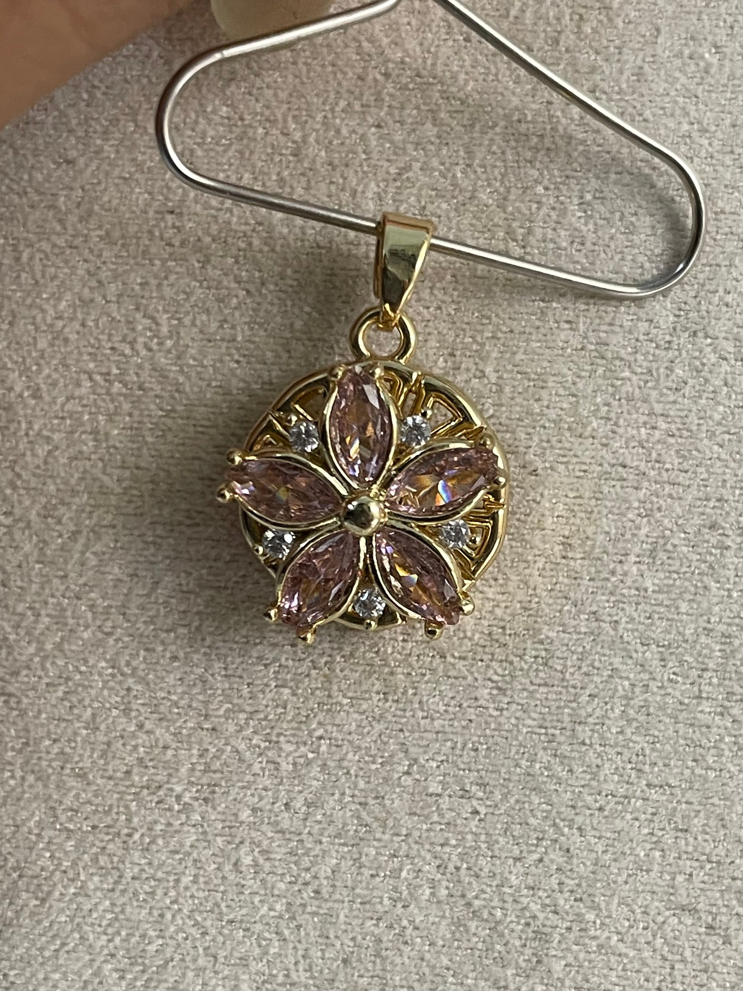 Spinny pendant 33