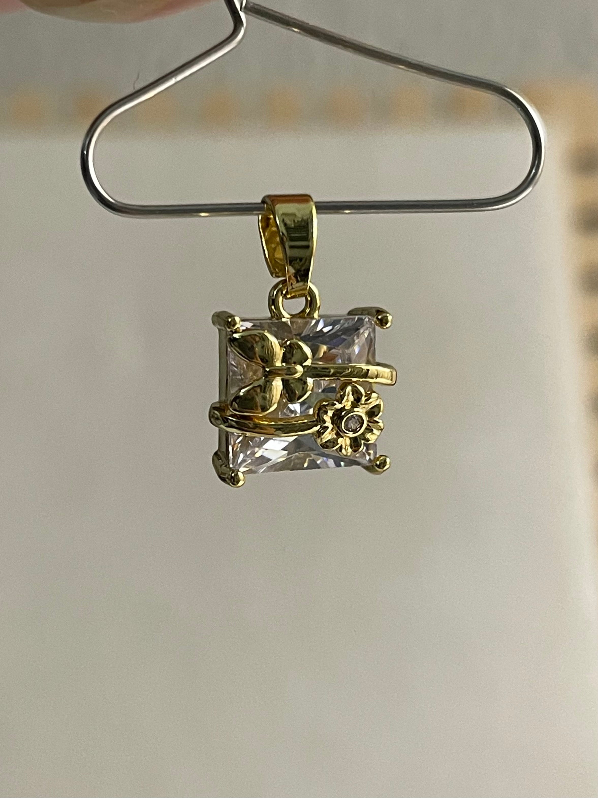 Pendant 38